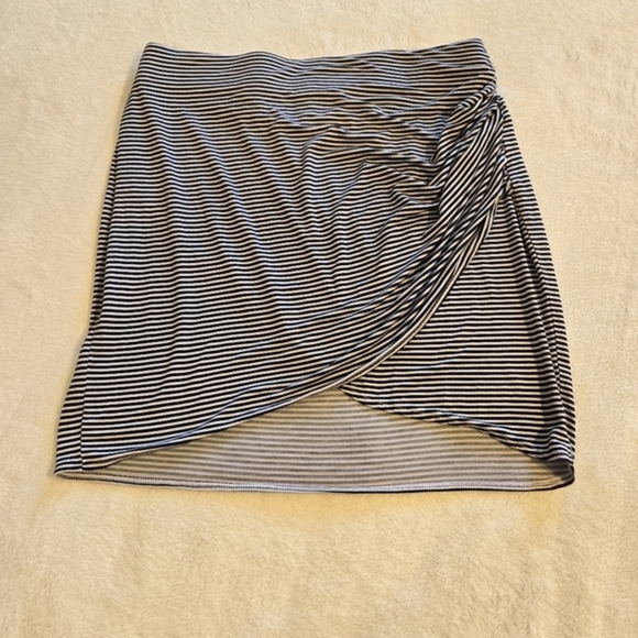 Ana‎ A New Approach Women's Striped Runched Side Stretchy A Line Mini Skirt M - Picture 9 of 9
